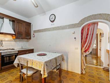 Pleasant Apartment with Courtyard Terrace Parasol Balcony