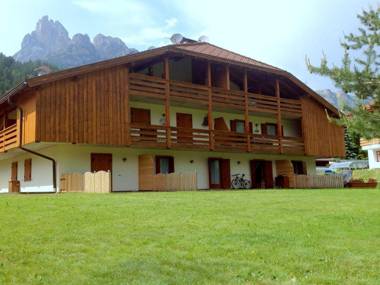 Lovely Chalet in Pozza di Fassa with Garden