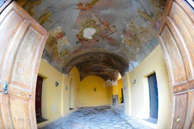 H Hostel Friendly Accommodation