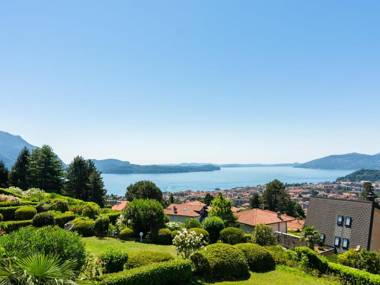 Luxurious Holiday Home in Verbania with Balcony