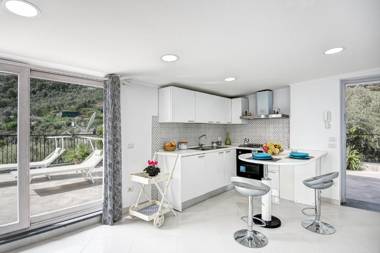 Sunrise Suite by Gocce