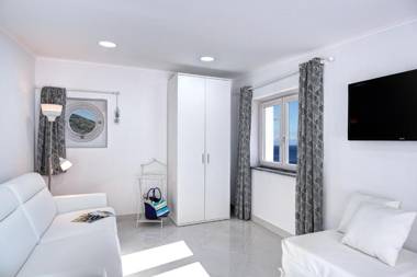 Sunrise Suite by Gocce