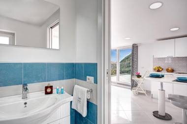 Sunrise Suite by Gocce