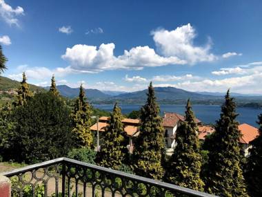 2 bedrooms appartement with lake view shared pool and enclosed garden at Massino Visconti 3 km away from the beach