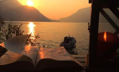 The Writer's Nest Waterfront Villa by Rent All Como