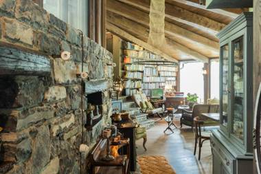 The Writer's Nest Waterfront Villa by Rent All Como