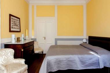 Villa Lucia Laglio with private dock