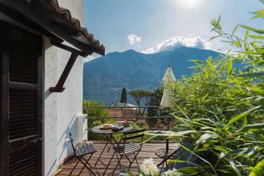 P Terrace - Lake View by Rent All Como