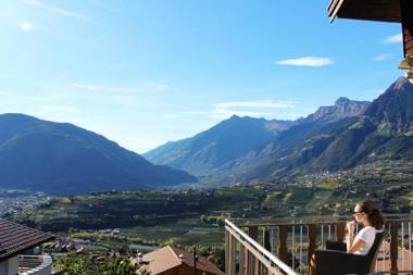 Schenna Garni Eden Bed & Breakfast