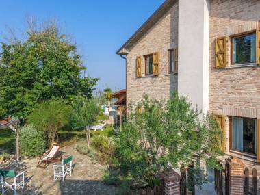 Cozy Apartment in Montemaggiore Al Metauro with Garden