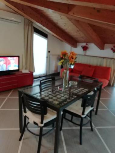 Comfortable attic with parking space in Chiavari