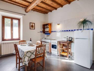 Lovely Holiday Home with Swimming Pool Garden and Barbecue