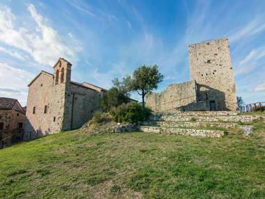 Fascinating Apartment with Garden Barbecue Heating