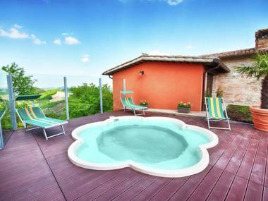 Borgo with mini pool in the Apennines unspoiled nature beautiful views