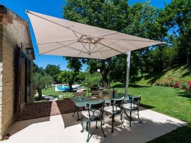 Exclusive! Outdoor 2 bubble baths heated pool gym