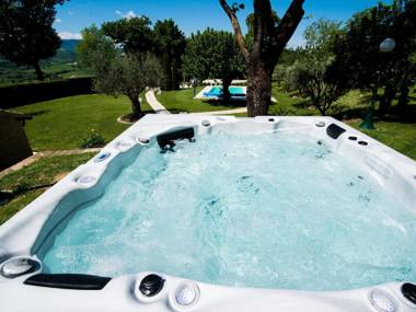 Exclusive! Outdoor 2 bubble baths heated pool gym