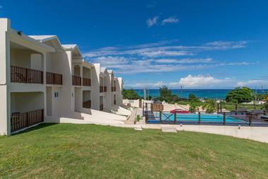 Family Complex beside Beach w/Pool Montego Bay #2