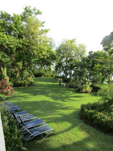 Contemporary Ocean and Garden- view Studio