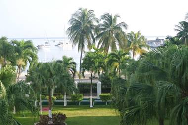 Beach One Bedroom Suite 13