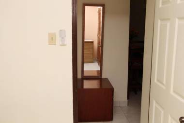 Central Oaklands Kingston Apt