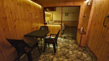 New Luxurious Modern Studio