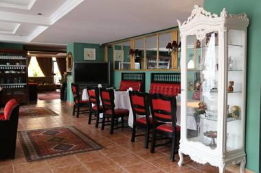 Gondola Hotel & Suites