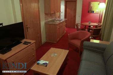 Kindi Suite Hotel - فندق واجنحة الكندى