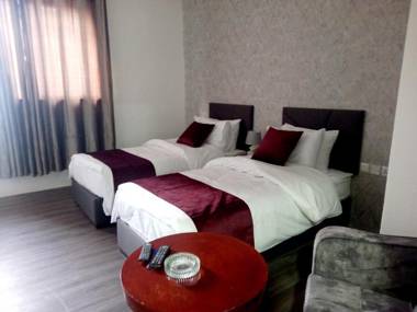 Twins Downtown Hotel