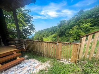 Ue No Dai Midori No Mura