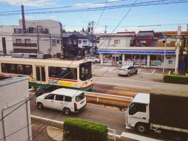 泊まれる図書館 寄処 -yosuga-