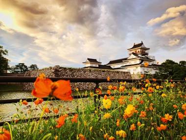 泊まれる図書館 寄処 -yosuga-