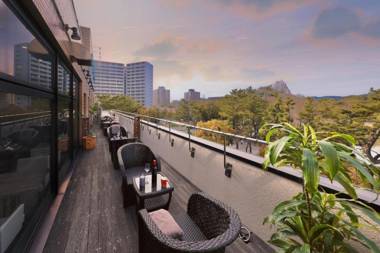 Minamisenri Crystal Hotel