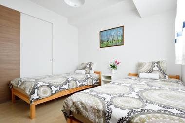 Namba 2 bedroom apartment 1 min to Nippombashi