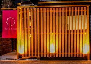 USJまで2駅 2階建ダイニング吹き抜けの開放的な大人の和洋室 in Sakura Villa