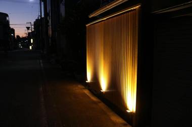 USJまで2駅 2階建ダイニング吹き抜けの開放的な大人の和洋室 in Sakura Villa