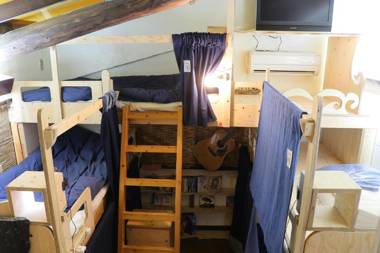 Cafe Bar & Hostel Go Me