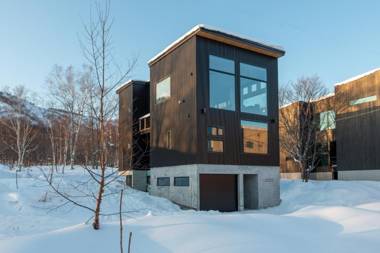 Off Piste Chalet by H2 Life