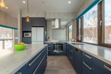 Off Piste Chalet by H2 Life