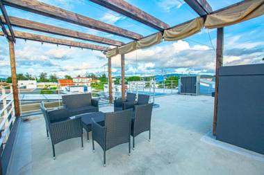 屋上付きデザイナーズ物件--ダブルベッド8台1人1台で広々使える--BBQ--4台駐車可能--CycloVilla--