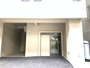 MrKINJO Miki24 in front of Makishi Station