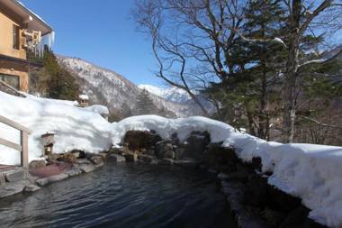 Nakanoyu Onsen Ryokan