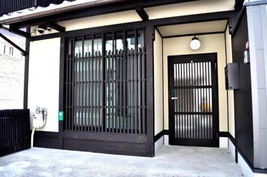 和の空間とお庭と檜のお風呂を満喫 Kamon Inn 東寺