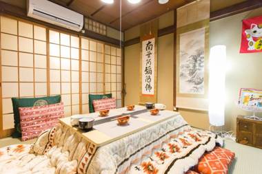 City Center 200 Years Old Traditional House Next to 2 Train Lines