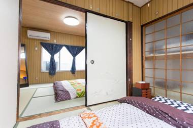 City Center 200 Years Old Traditional House Next to 2 Train Lines