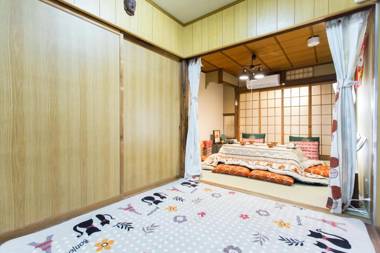 City Center 200 Years Old Traditional House Next to 2 Train Lines