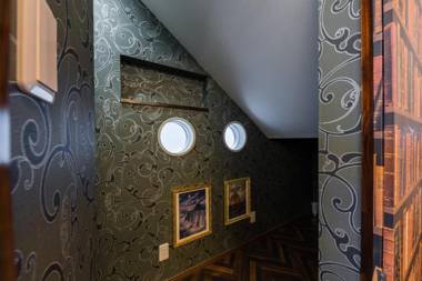 GUEST HOUSE DISCOVERY SHIP 