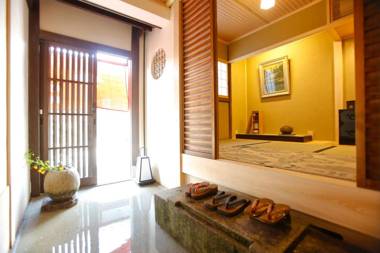 Machiya Kikutsuru Toji