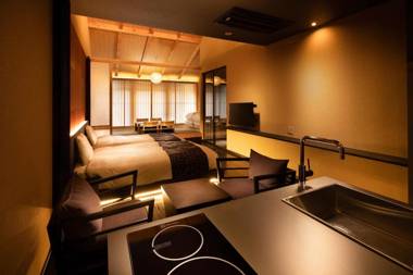 Tsumugi Tojihigashimonmae