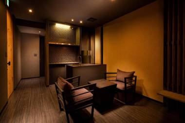 Tsumugi Tojihigashimonmae