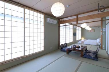Spacious 2 bedroom Japanese Apt for 10 ppl 401